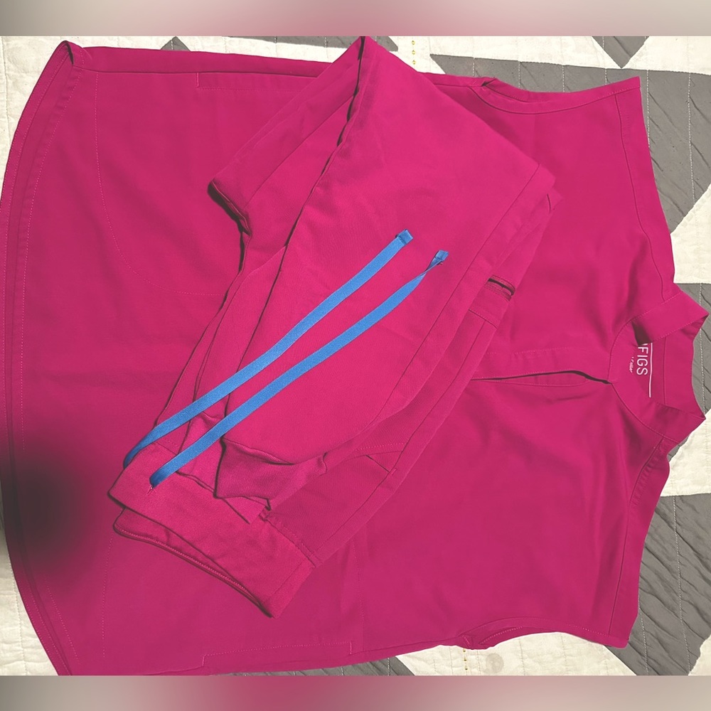 Raspberry Sorbet XS Rafaela Top with Small Petite high waisted Zamora Jogger.
